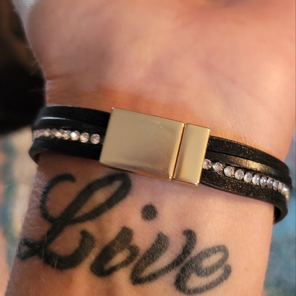 NWT Howards black multi strand magnetic clasp bracelet - Picture 5 of 7